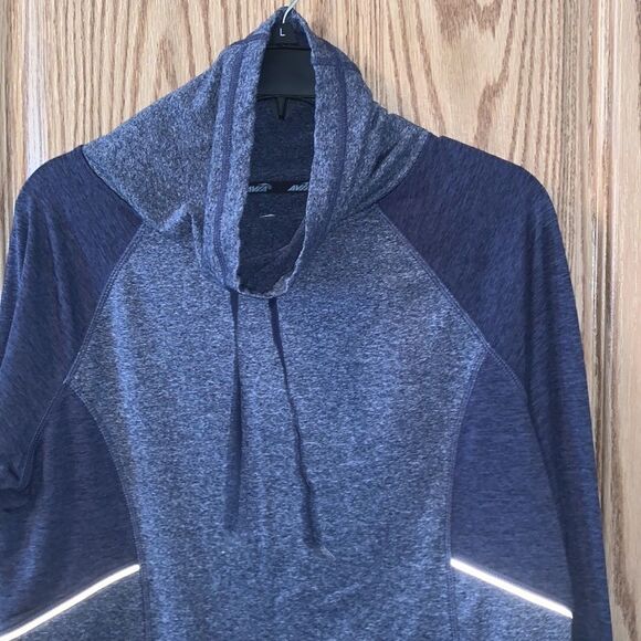 NWOT Women’s Avia medium lightweight blue hoodie - Picture 2 of 9